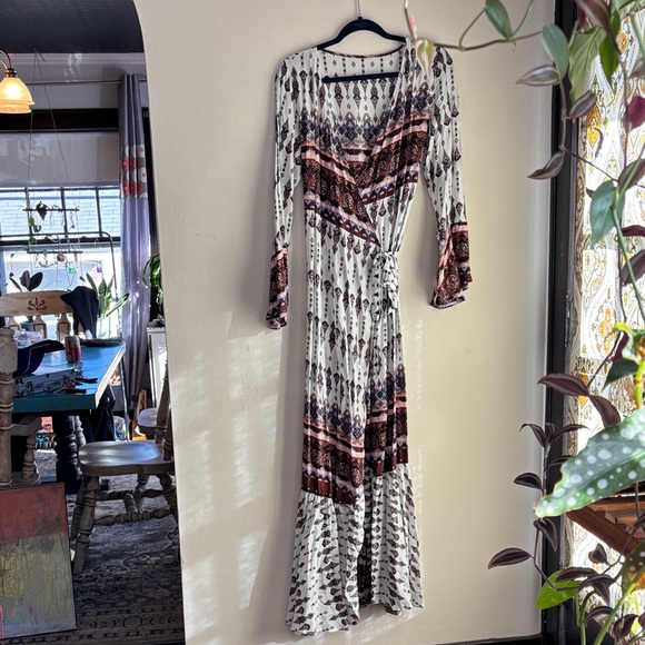 Source Unknown Dresses & Skirts - Source Unknown Bohemian Long Sleeve Dress Wrap Dress- Black, White, Brown